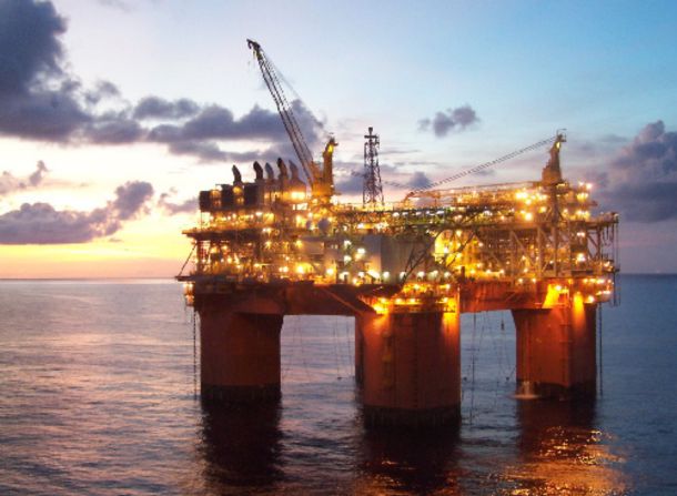 Ανέβηκε ξανά η τιμή του πετρελαίου ύστερα από τις “χαλαρές δεσμεύσεις” των Σαουδάραβων