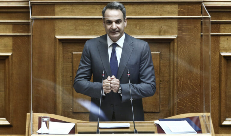 Ο Μητσοτάκης ενημερώνει τη Βουλή για την πορεία της πανδημίας –Ομιλίες αρχηγών