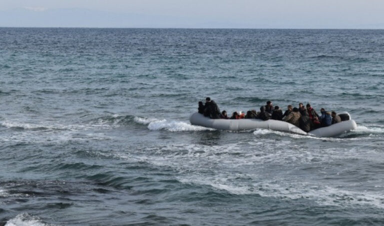 Μετανάστες που επέβαιναν σε ιστιοφόρο με προορισμό την Ιταλία ξεβράστηκαν στην Ηγουμενίτσα