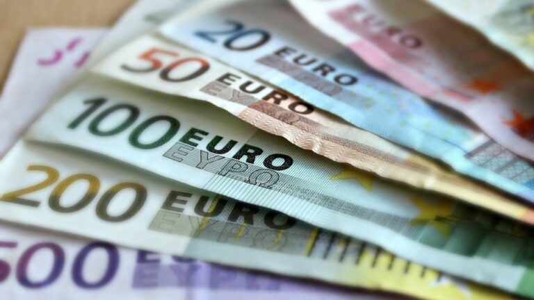 ΕΚΤ: Mείωση του ΑΕΠ της Ευρωζώνης στο τελευταίο τρίμηνο του 2020