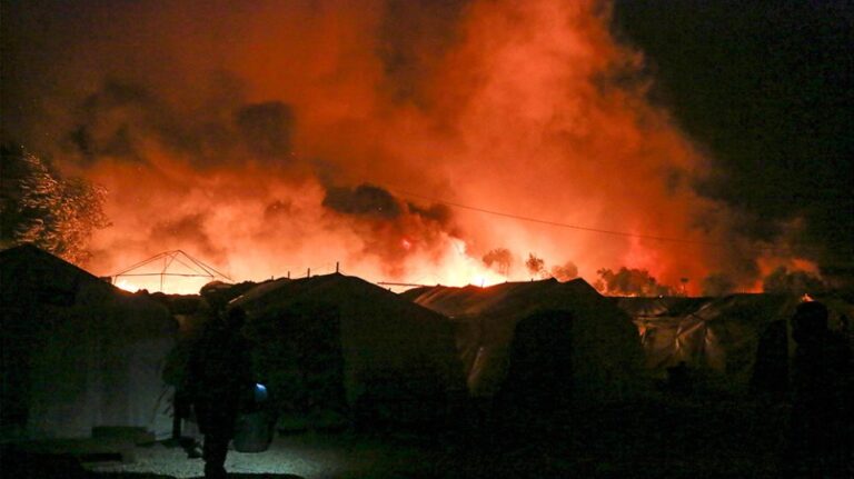 Πάρος: Τέθηκε εντός ελέγχου η φωτιά στο νησί