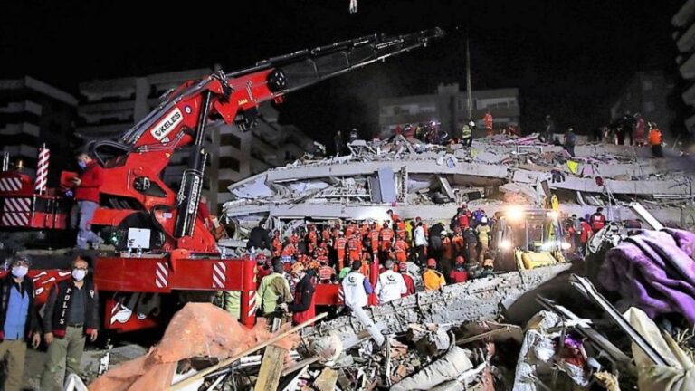 Τουλάχιστον 24 νεκροί στην Τουρκία από τον σεισμό των 6,7 Ρίχτερ