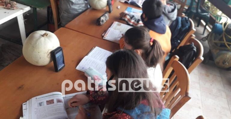 Ηλεία: Τηλεκπαίδευση με κινητό στο…καφενείο