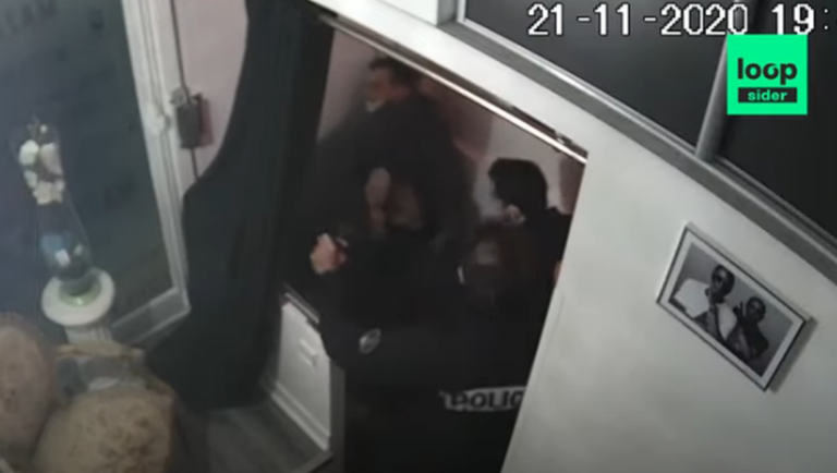 Σάλος με τον άγριο ξυλοδαρμό μαύρου Γάλλου από αστυνομικούς- Δείτε το βίντεο