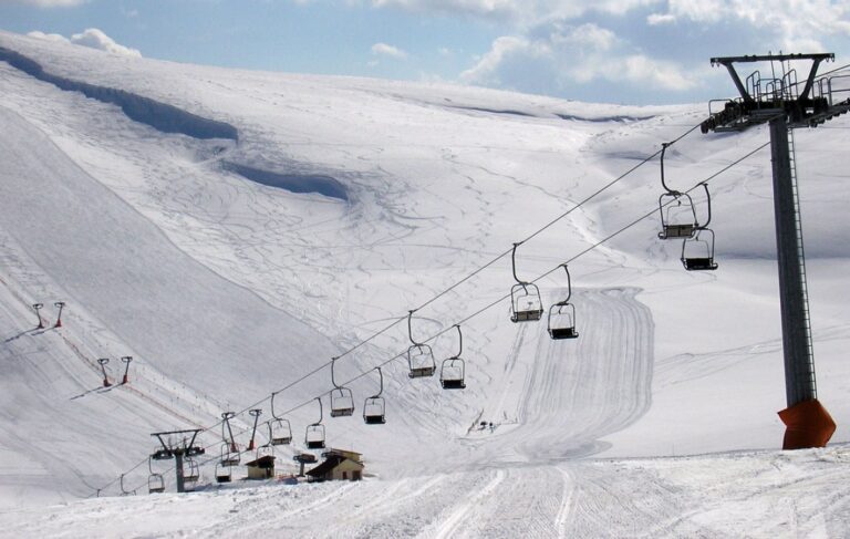 Η Αυστρία ανοίγει τα χιονοδρομικά κέντρα παρά το lockdown