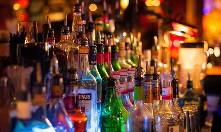Πανδημία και lockdown βύθισαν τις πωλήσεις των αλκοολούχων ποτών- Συρρίκνωση 52% για τις πωλήσεις χονδρικής