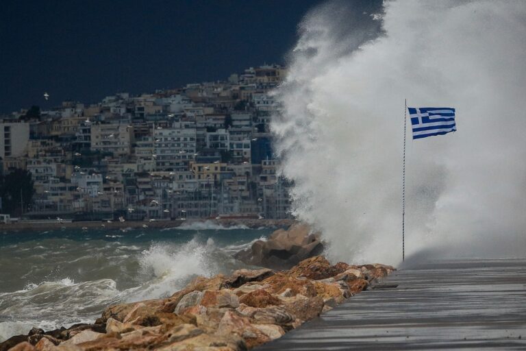 Κακοκαιρία «Αθηνά»: “Πέρασε” τη Θεσσαλονίκη – Πού θα χτυπήσει σήμερα
