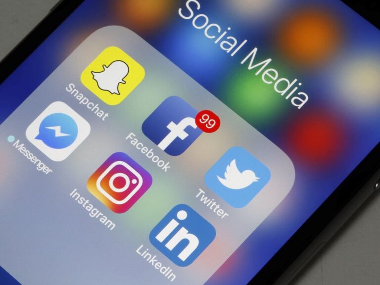 Έρευνα: Η αυξημένη ενασχόληση με τα social media εν μέσω lockdown προκαλεί κατάθλιψη