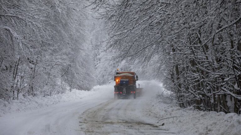 Συνεχίζεται η επέλαση του «Λέανδρου»- Προβλήματα στο οδικό δίκτυο, κλειστά σχολεία και πολικές θερμοκρασίες