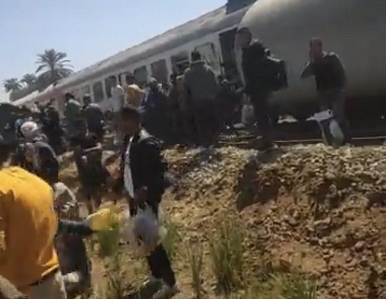 Αίγυπτος: Τουλάχιστον 32 νεκροί και 108 τραυματίες από σύγκρουση τρένων