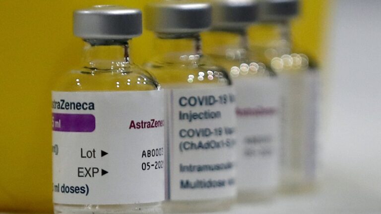 EMA: Ασφαλές και αποτελεσματικό το εμβόλιο της AstraZeneca