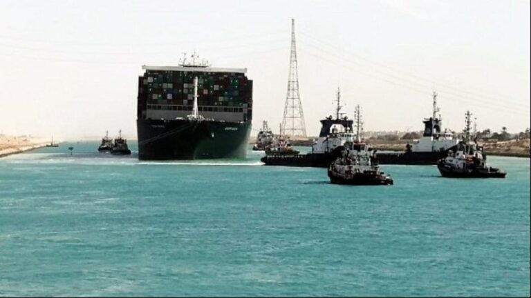 Τέλος στο θρίλερ στη διώρυγα του Σουέζ: Από τις 20:00 η επαναφορά κυκλοφορίας των πλοίων