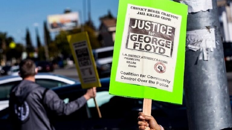 ΗΠΑ: Ένας χρόνος από τη δολοφονία του Τζορτζ Φλόιντ