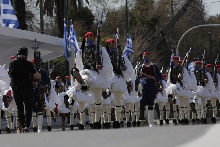 Η Ελλάδα τίμησε τα 200 χρόνια από την κήρυξη της Επανάστασης με μια μεγαλειώδη στρατιωτική παρέλαση