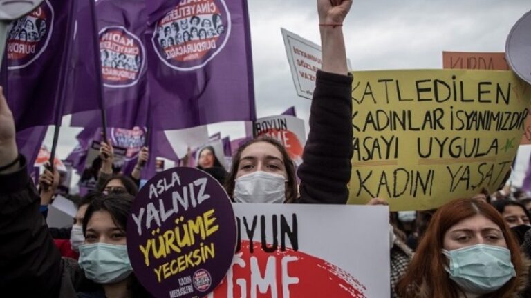 Τουρκία: Γυναίκες καταγγέλλουν ότι η ασφάλειά τους «κρέμεται από μια κλωστή»