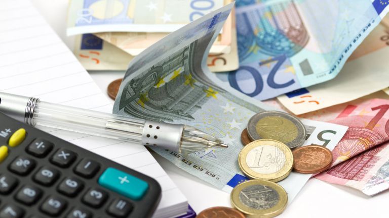 «Ανάσα» 2.7 δις ευρώ στη μεσαία τάξη