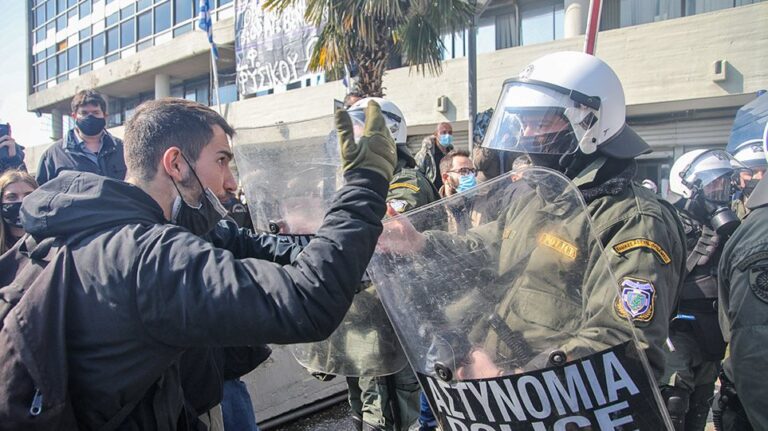 Αποχώρησαν οι αστυνομικές δυνάμεις από το Αριστοτέλειο Πανεπιστήμιο – Δύο συλλήψεις