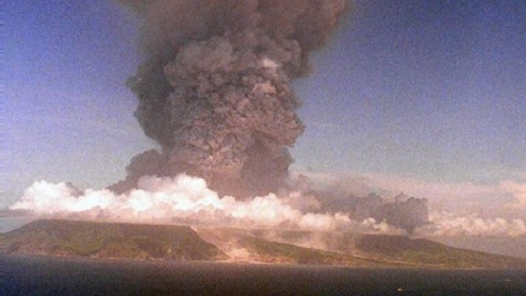Άγιος Βικέντιος: Εξερράγη το ηφαίστειο Λα Σουφριέρ