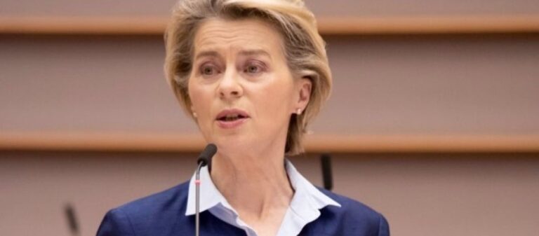 Ούρσουλα φον ντερ Λάιεν για Πολωνία: «Δεν θα επιτρέψουμε να τεθούν σε κίνδυνο οι αξίες της ΕΕ»