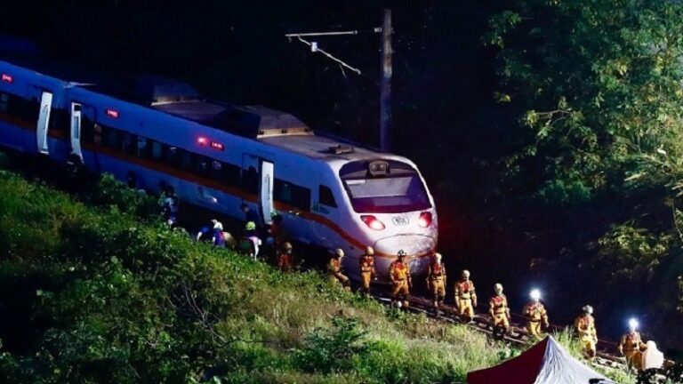 Τραγωδία στην Ταϊβάν: Εκτροχιάστηκε τρένο μέσα σε τούνελ- Πάνω από 50 οι νεκροί