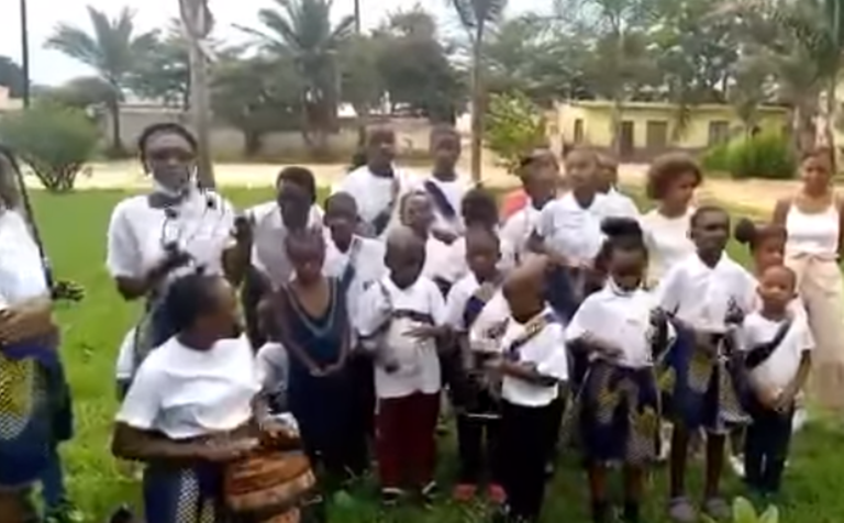 Κάλαντα από παιδιά της Αφρικής σε άπταιστα Ελληνικά