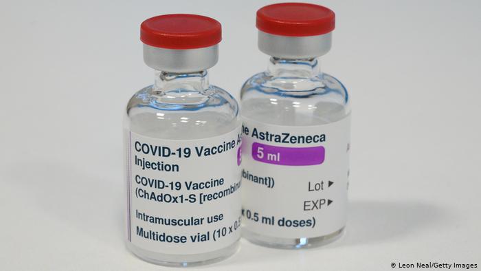Βρετανία: Απαγόρευσαν σε ζευγάρι να ταξιδέψει επειδή είχε κάνει εμβόλιο… «made in India»