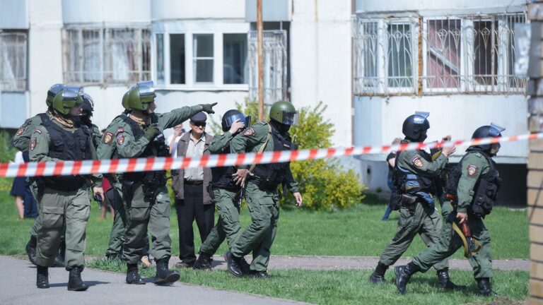 Πολύνεκρη επίθεση σε σχολείο στη Ρωσία