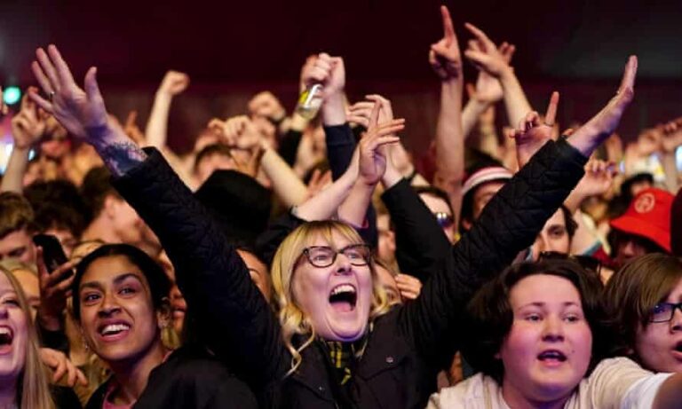 Λίβερπουλ: Συναυλία πείραμα για χιλιάδες νέους αρνητικούς στον κορωνοϊό