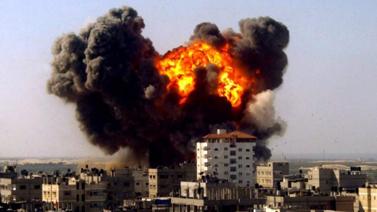 Βομβαρδισμοί χωρίς έλεος στη Γάζα