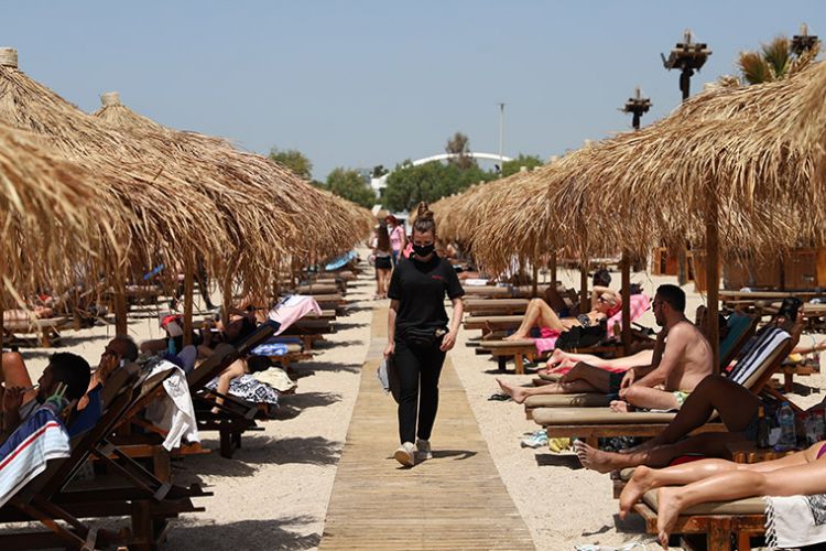 Ξεχύθηκαν στις παραλίες οι Αθηναίοι την πρώτη Κυριακή μετά το lockdown