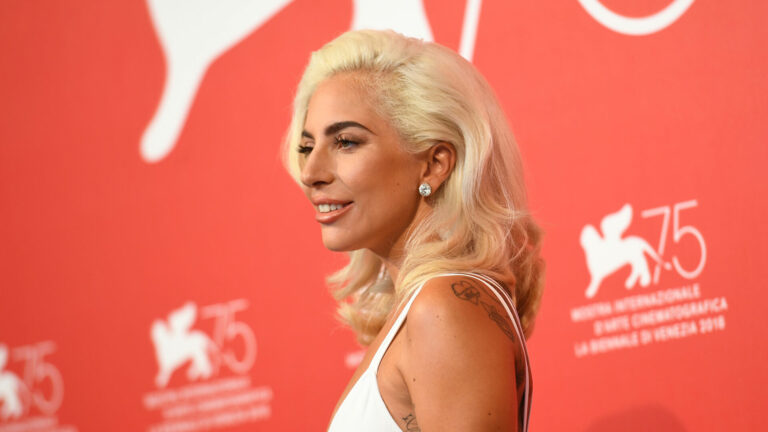 Lady Gaga: Αναβάλλει την παγκόσμια περιοδεία της «Chromatica Ball»