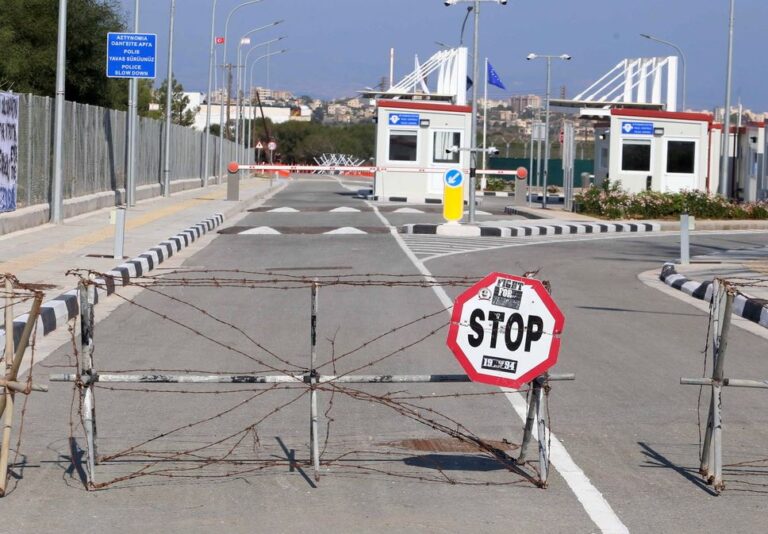 Κύπρος – Πράσινη Γραμμή: Άνοιξαν μετά από ένα χρόνο τα οδοφράγματα