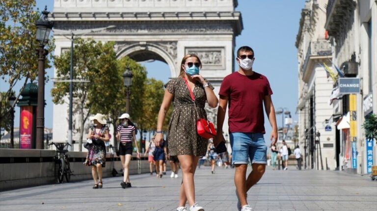 Γαλλία: Τέλος στην υποχρεωτική χρήση μάσκας στους εξωτερικούς χώρους
