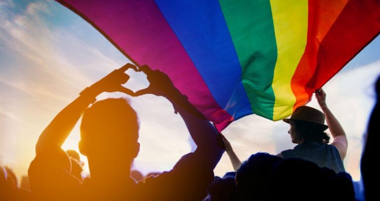 Βαρβιτσιώτης – ΛΟΑΤΚΙ: Η Ελλάδα συνυπογράφει την κοινή δήλωση κατά της Ουγγαρίας