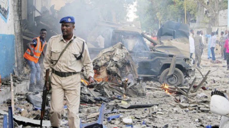 Σομαλία: Τουλάχιστον είκοσι νεκροί από επίθεση καμικάζι