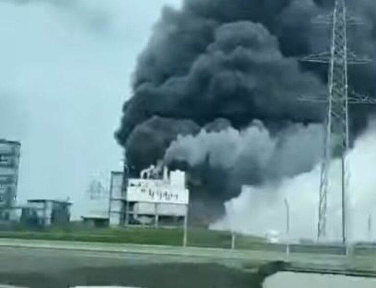 Λεβερκούζεν: Ισχυρή έκρηξη σε εργοστάσιο απορριμμάτων – Ανησυχία για το τοξικό νέφος