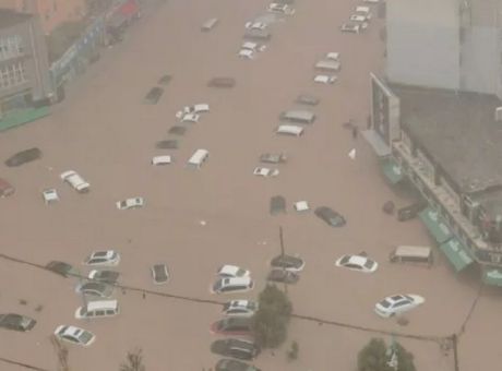 Κίνα: Συνεχίζουν οι καταστροφικές πλημμύρες να “χτυπάνε” τη χώρα