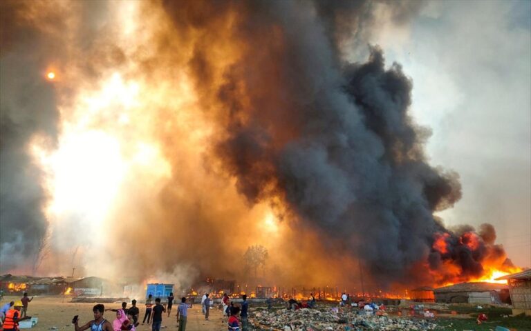 Μπαγκλαντές: Τουλάχιστον 52 νεκροί από πυρκαγιά σε εργοστάσιο