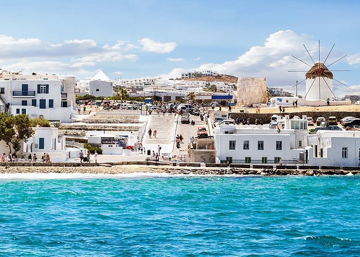 «Μοντέλο Μυκόνου» και σε Πάρο, Ίο, Σαντορίνη, Κρήτη; – Ποια σενάρια εξετάζουν για τον τουρισμό οι λοιμωξιολόγοι