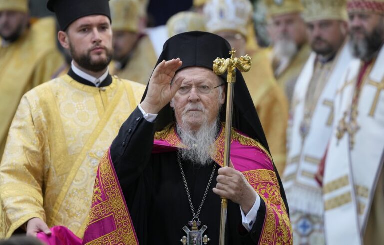 Βαρθολομαίος: Θεία Λειτουργία στον ιστορικό Ναό της Αγίας Σοφίας στο Κίεβο
