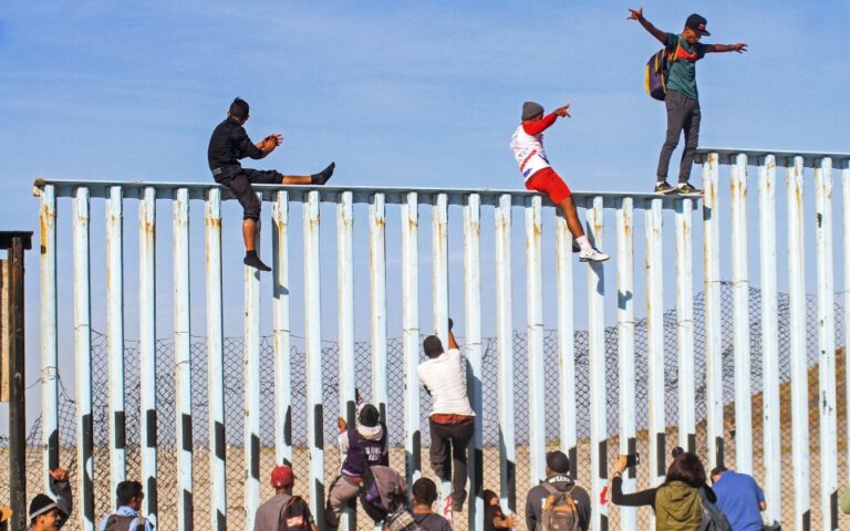 Μεξικό: Η Εθνοφρουρά εμπόδισε καραβάνι μεταναστών να περάσει τα σύνορα με τις ΗΠΑ