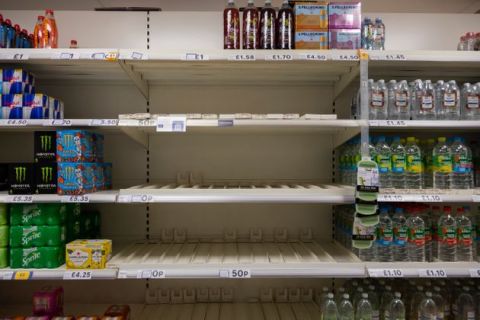 Βρετανία: Άδεια ράφια και ελλείψεις προϊόντων στα σούπερ μάρκετ λόγω Covid και Brexit
