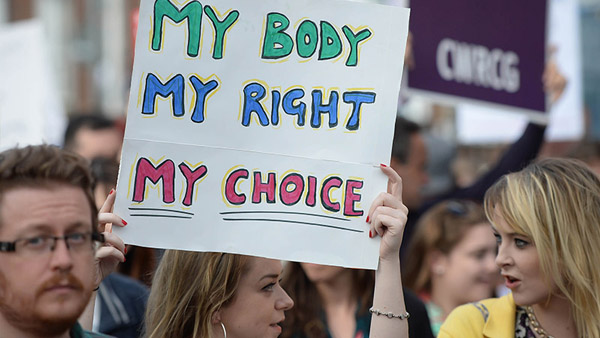 Mεγάλες διαδηλώσεις στη Ν. Υόρκη για το δικαίωμα γυναικών στην άμβλωση