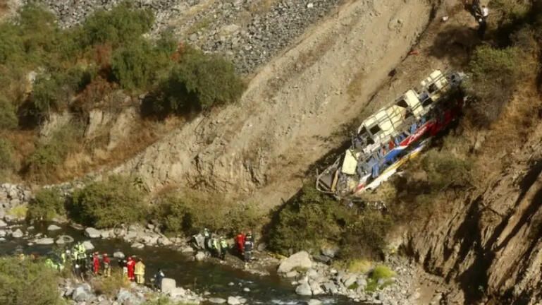 Τραγωδία στο Περού: Τουλάχιστον 32 νεκροί στην πτώση λεωφορείου σε χαράδρα