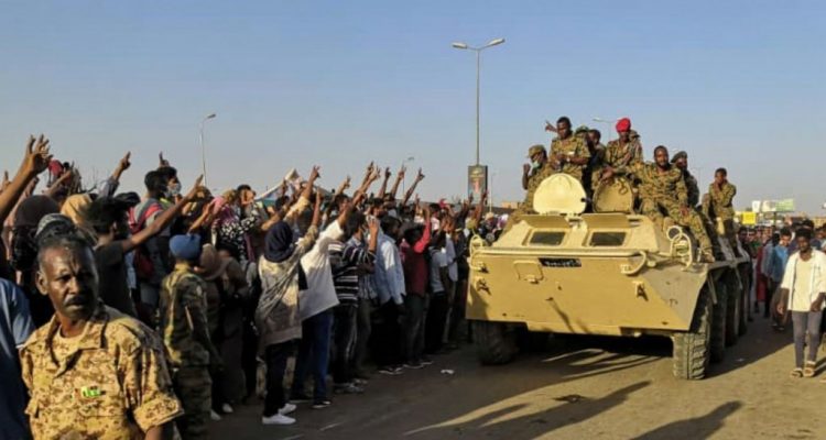 Στρατιωτικό πραξικόπημα στο Σουδάν: Υπό κράτηση πρωθυπουργός και οι υπουργοί
