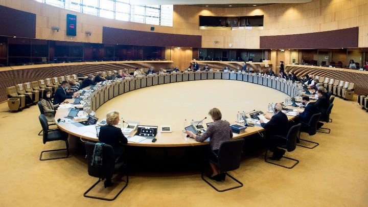 Η Ευρωπαϊκή Επιτροπή επιβεβαιώνει την δυναμική ανάκαμψη της ελληνικής οικονομίας