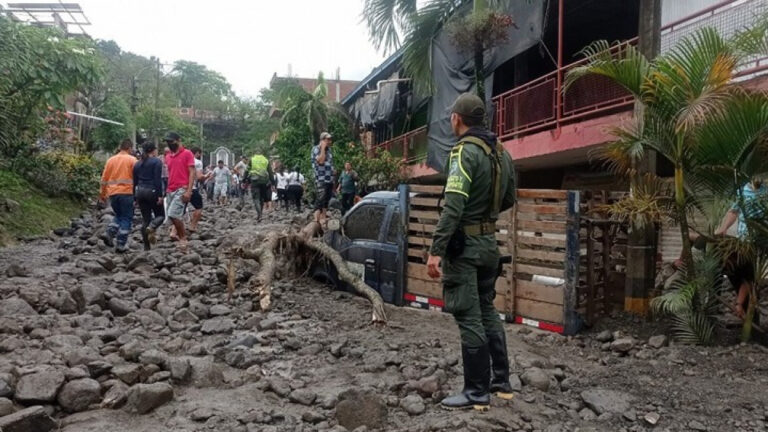 Τουλάχιστον 10 νεκροί και 11 αγνοούμενοι σε κατολίσθηση που προκάλεσαν βροχοπτώσεις στην Κολομβία