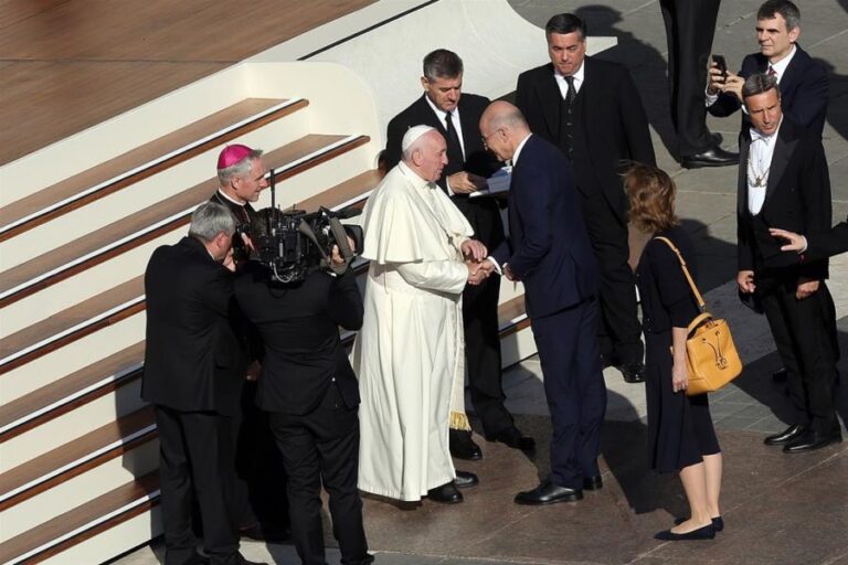 Ο Δένδιας θα αποχαιρετίσει τον Πάπα Φραγκίσκο