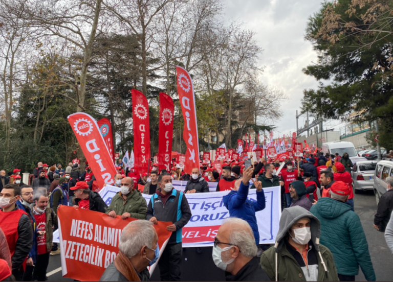 Στους δρόμους χιλιάδες Τούρκοι με σύνθημα “Φτωχαίνουμε”