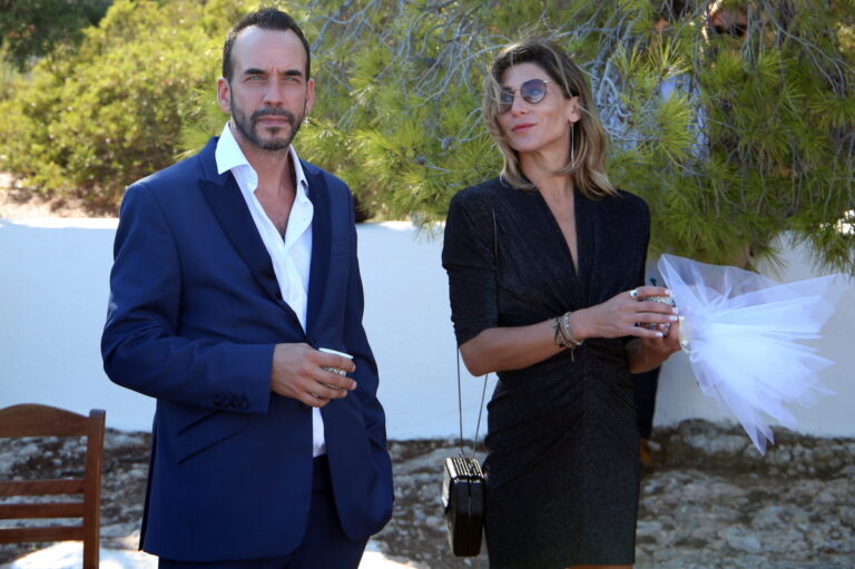 Ο Πάνος Μουζουράκης με τη σύντροφό του, Τζίνα Βαρελά, στο νέο του βίντεο κλιπ